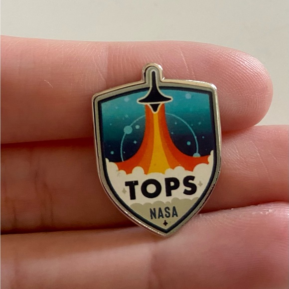 tops nasa pin collectable item - Picture 2 of 2